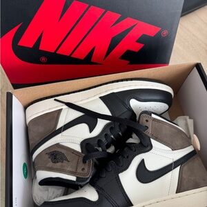 AIR JORDAN 1
RETRO HIGH DARK MOCHA